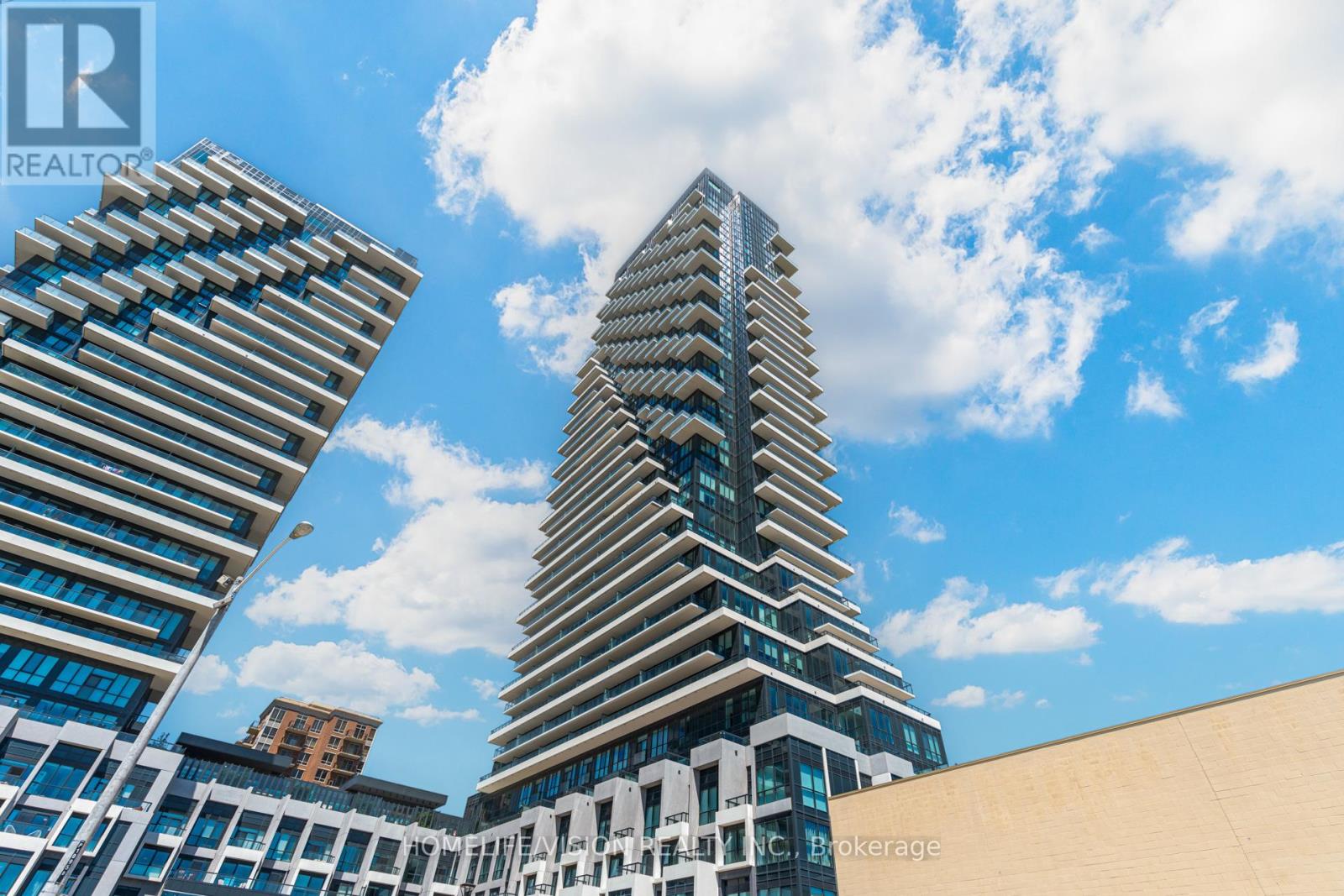 910 30 Inn On The Park Dr, Toronto, ON M3C 0P7