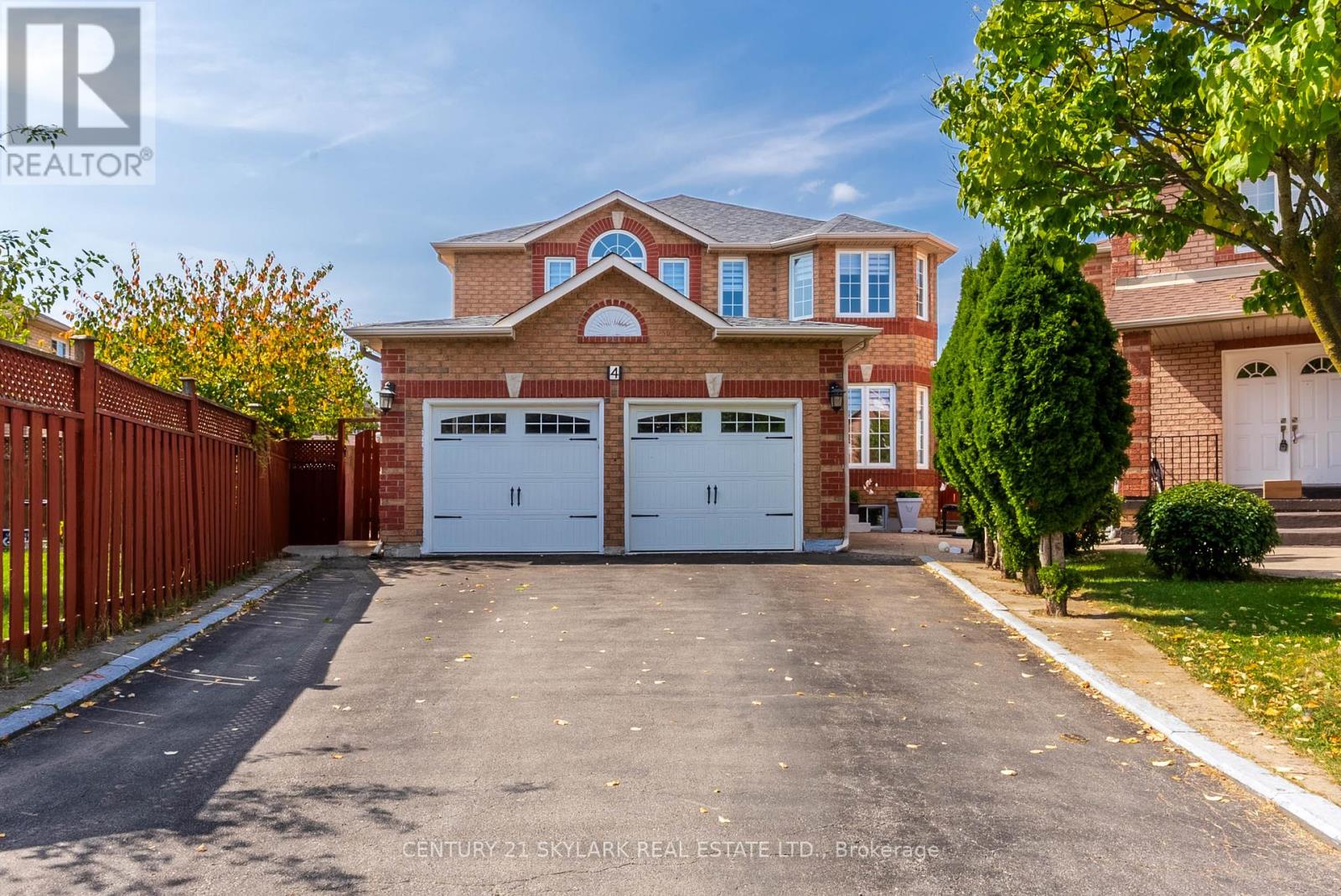 4 Moonstone Ct, Brampton, ON L6Y 4Z8
