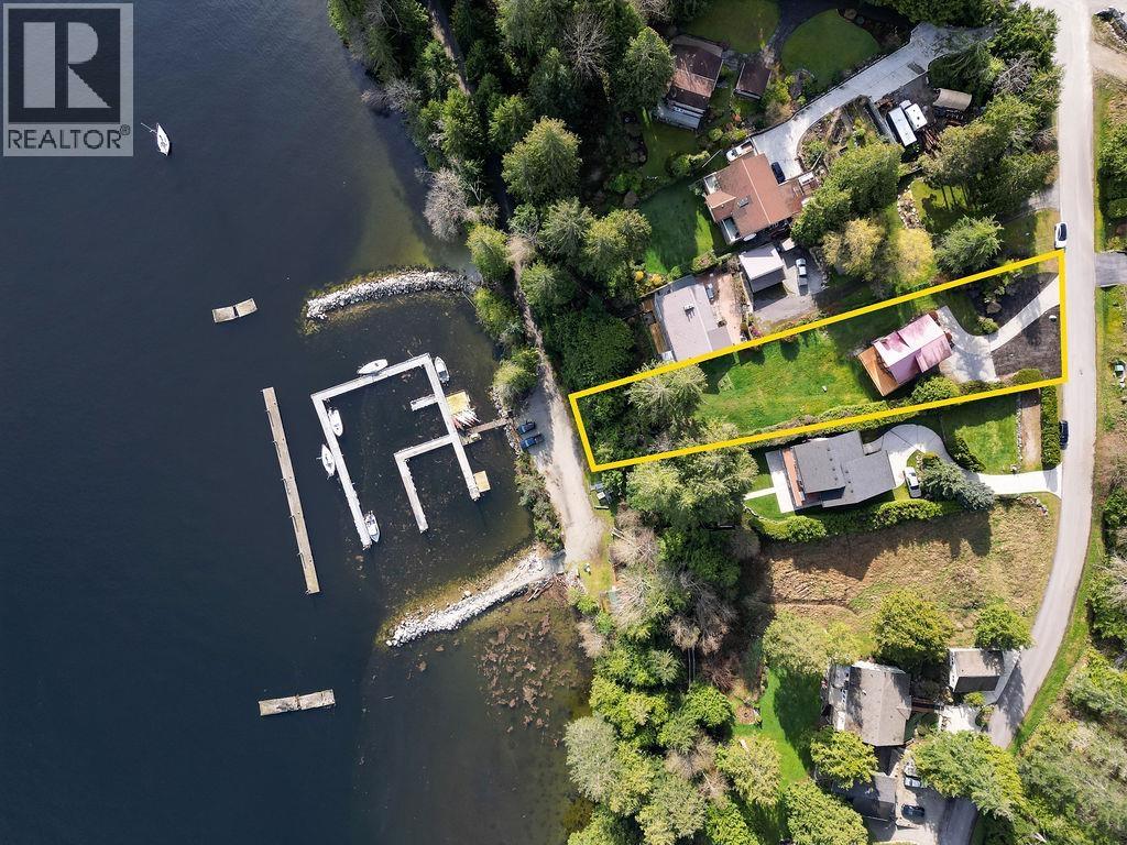 6176 S Gale Ave, Sechelt, BC V7Z 0L5