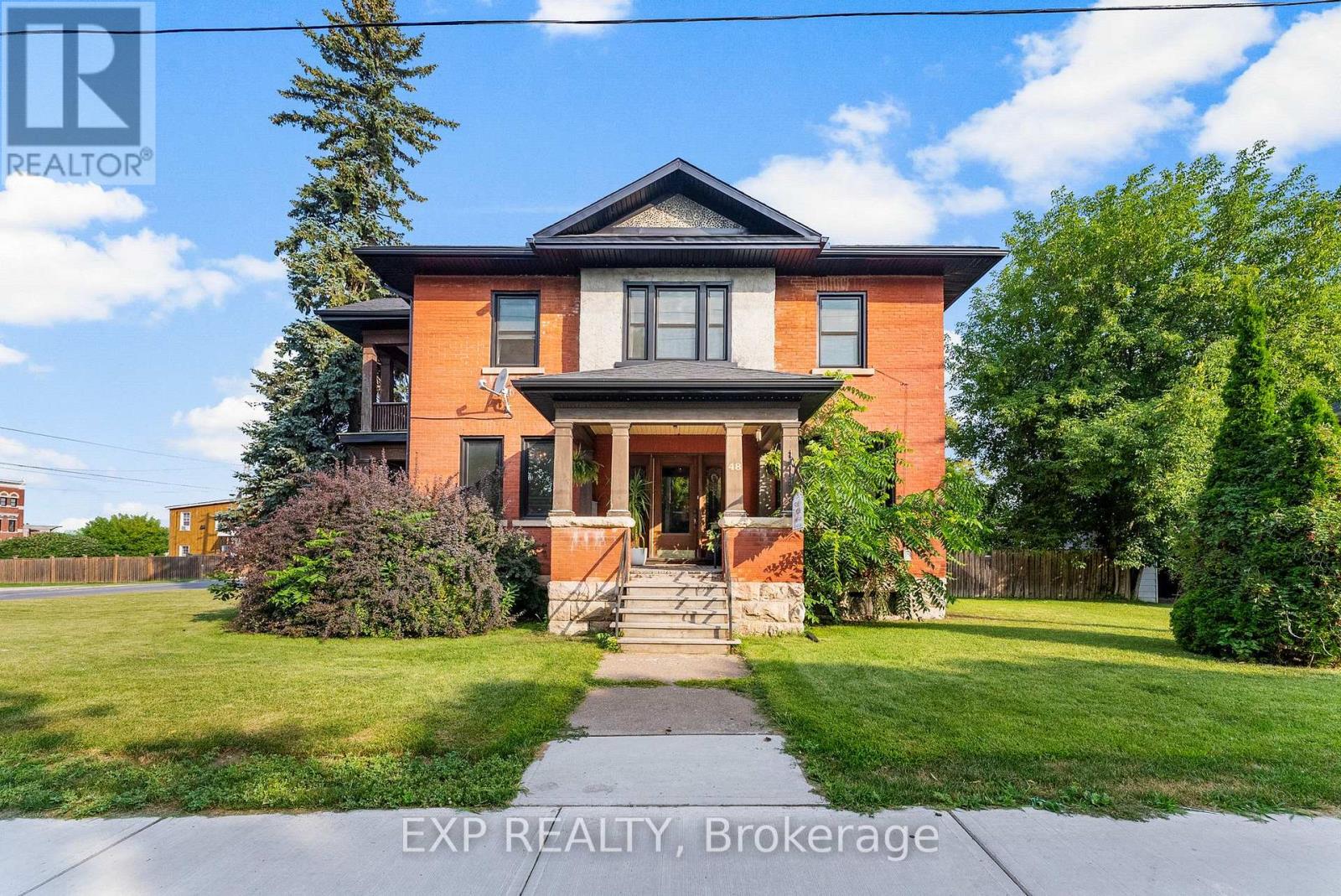 48 Hall Ave E, Renfrew, ON K7V 2S3