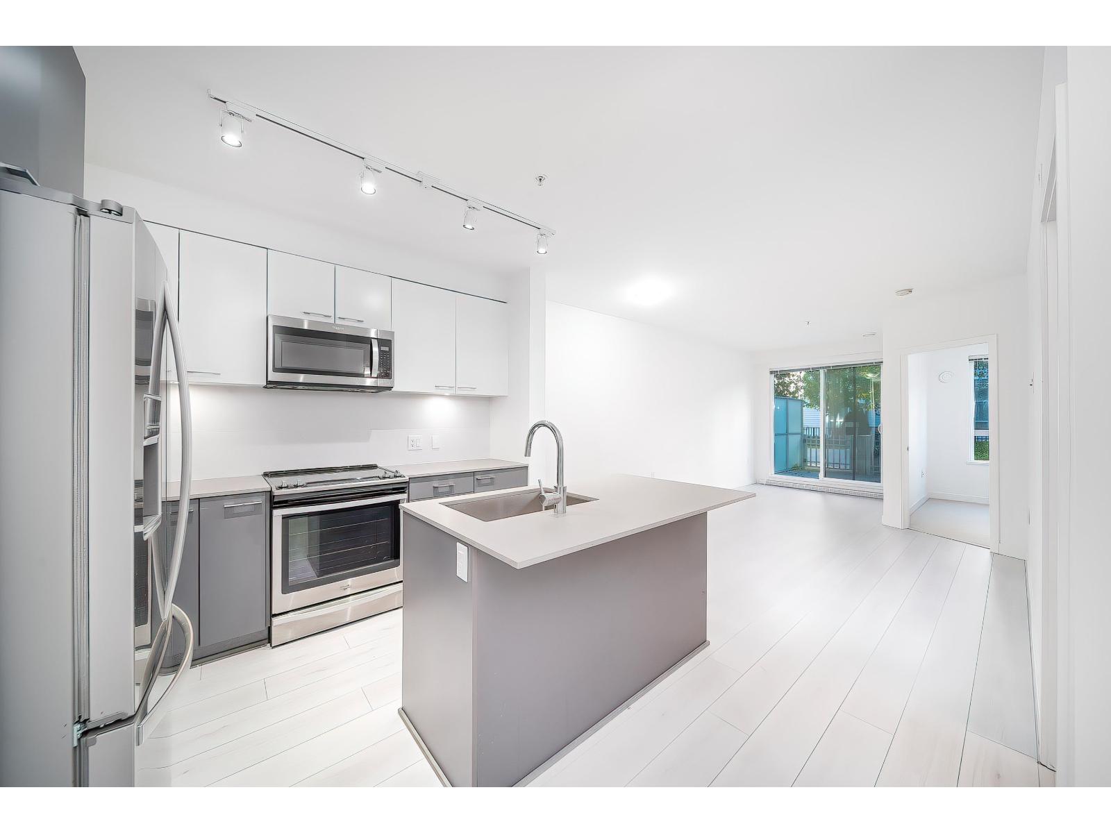 13963 105 Boulevard Unit 121, Surrey, BC V3T 0M9