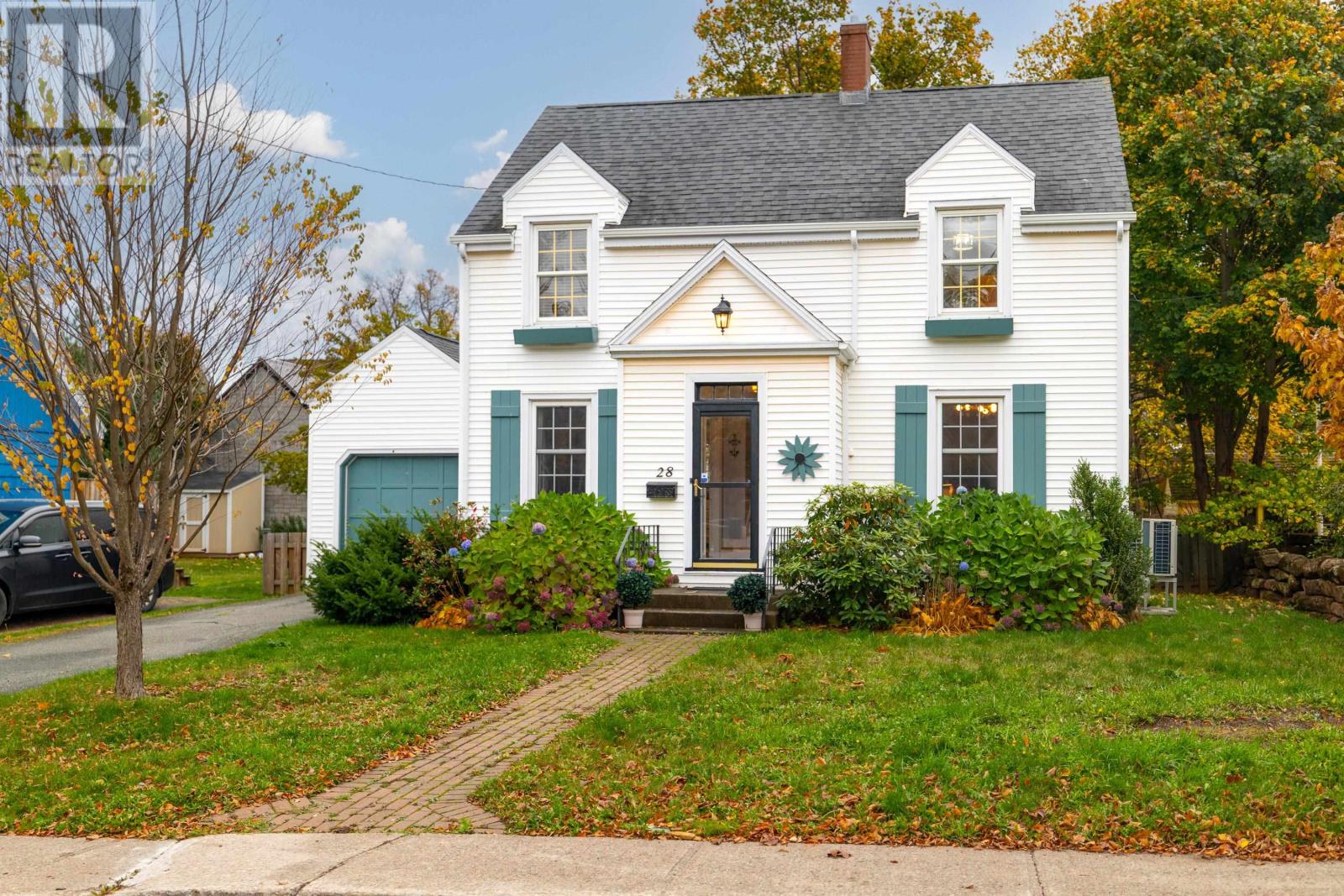 28 Churchill Ave, Charlottetown, PE C1A 1Y9