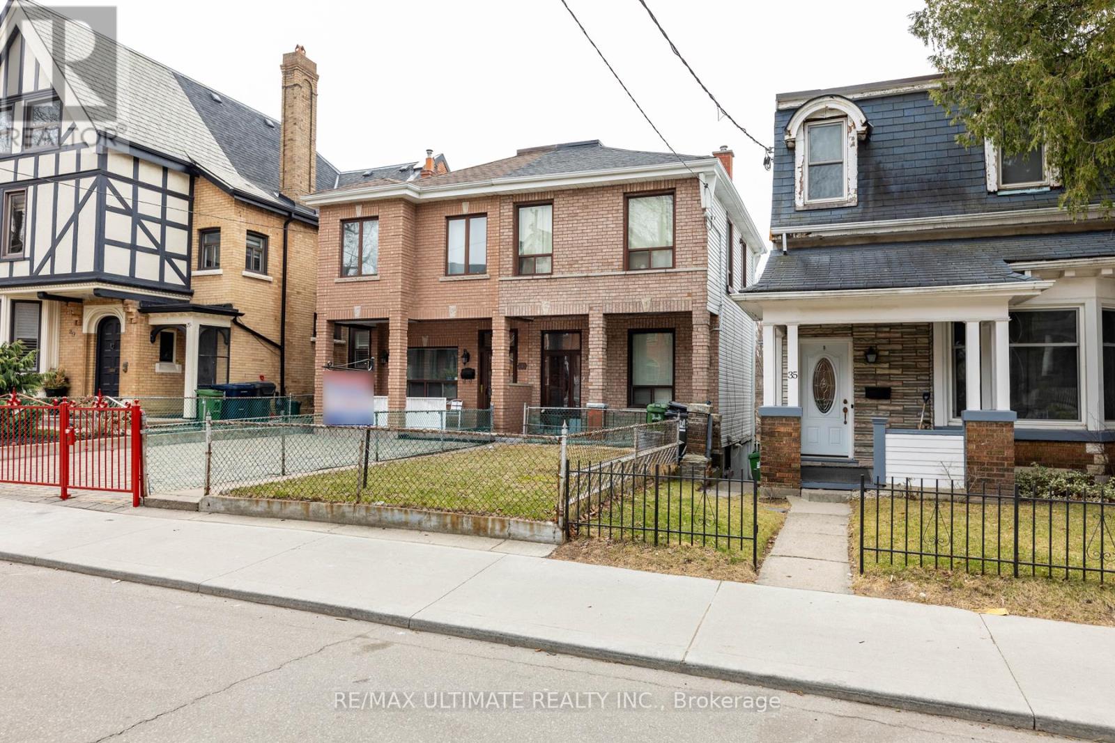 33 Shannon St, Toronto, ON M6J 2E6