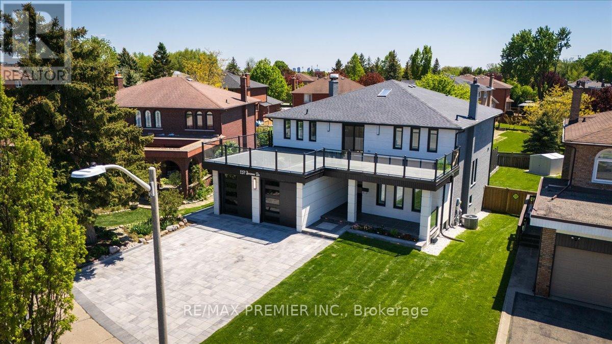 157 Jeanne Dr, Vaughan, ON L4L 1X8