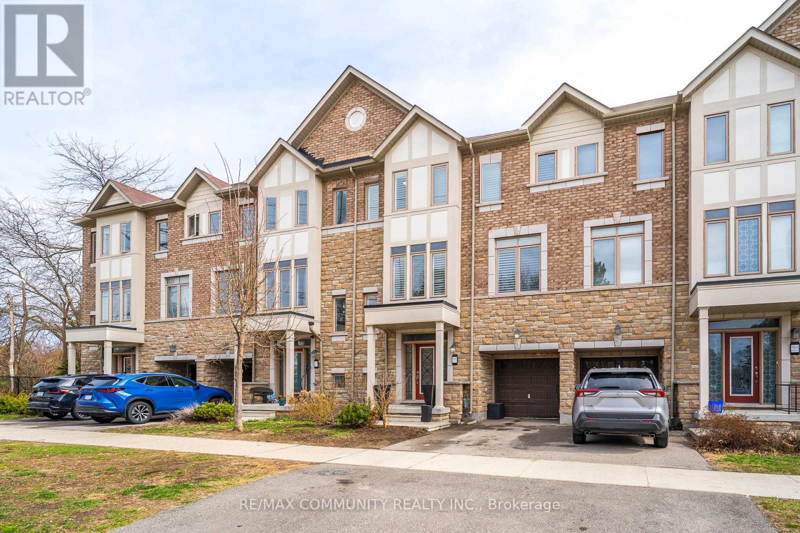 2057 Cliff Rd, Mississauga, ON L5A 2N6
