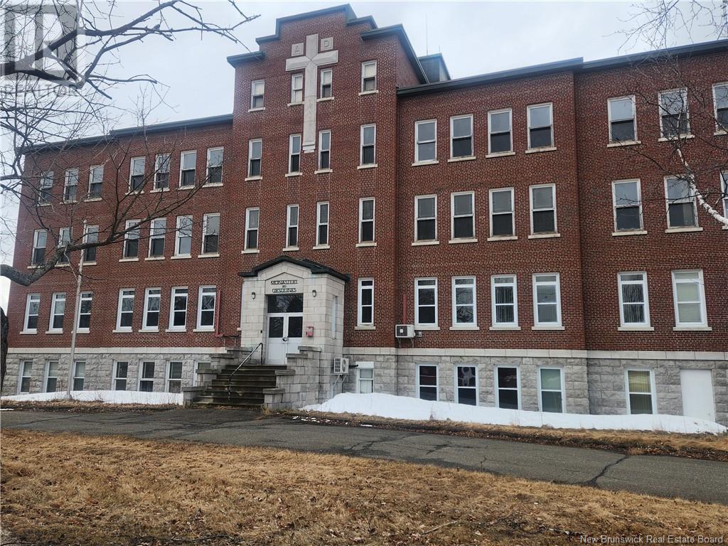 76 Ecole St, Saint-Léonard, NB E7E 1Y6