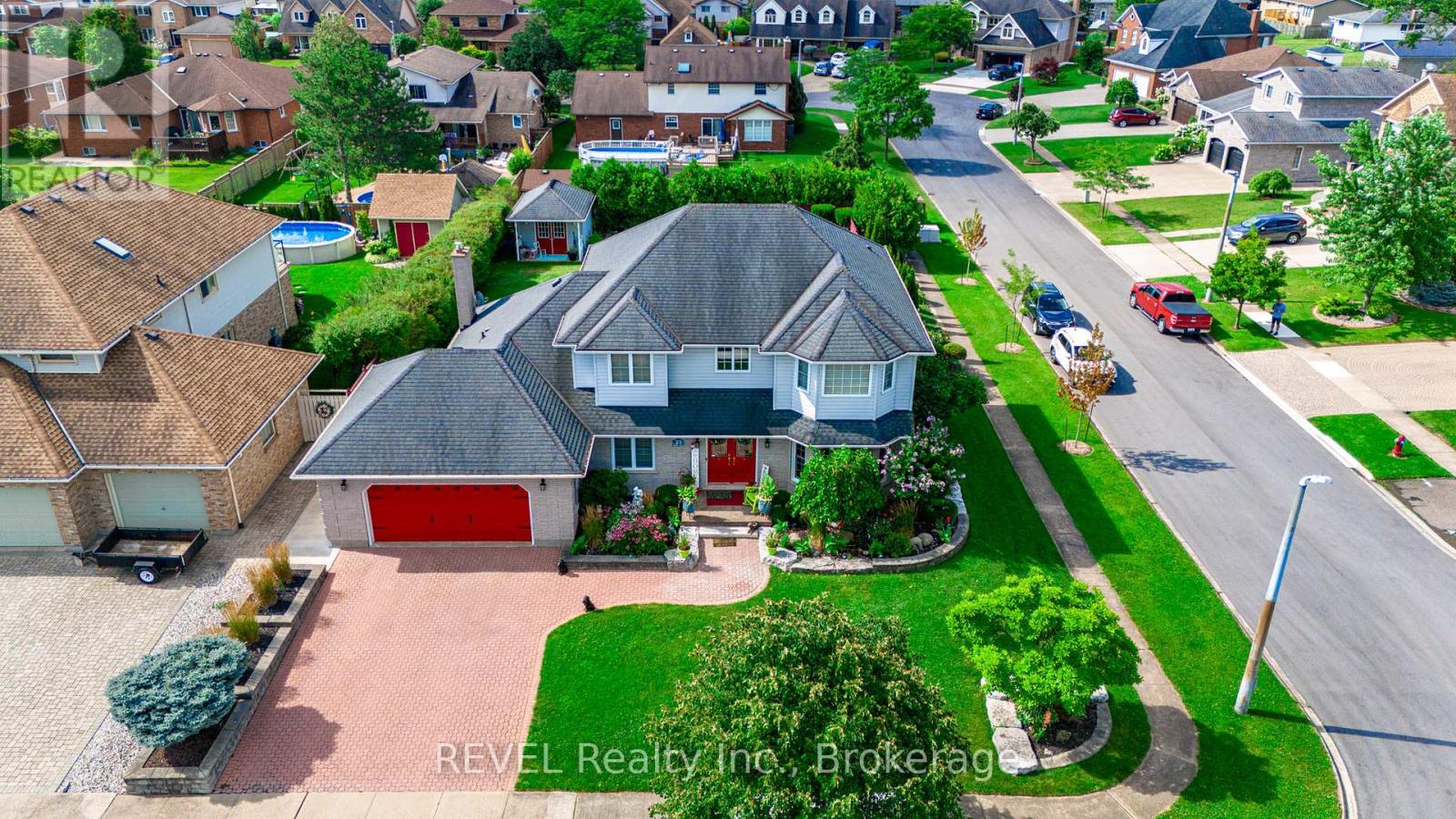 23 Green Meadow Cres, Welland, ON L3C 6X5