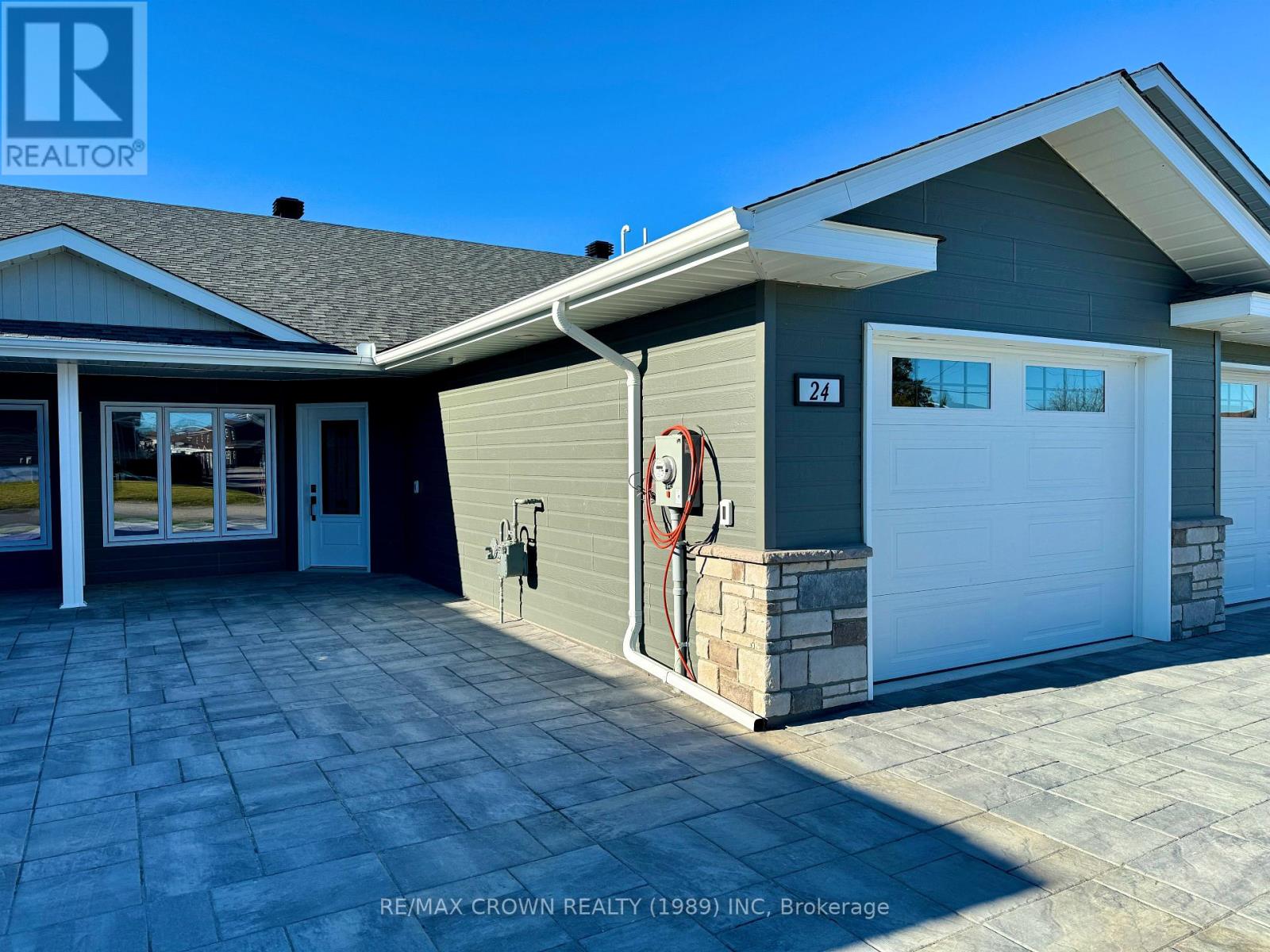 24 Golf St, Kapuskasing, ON P5N 3J6