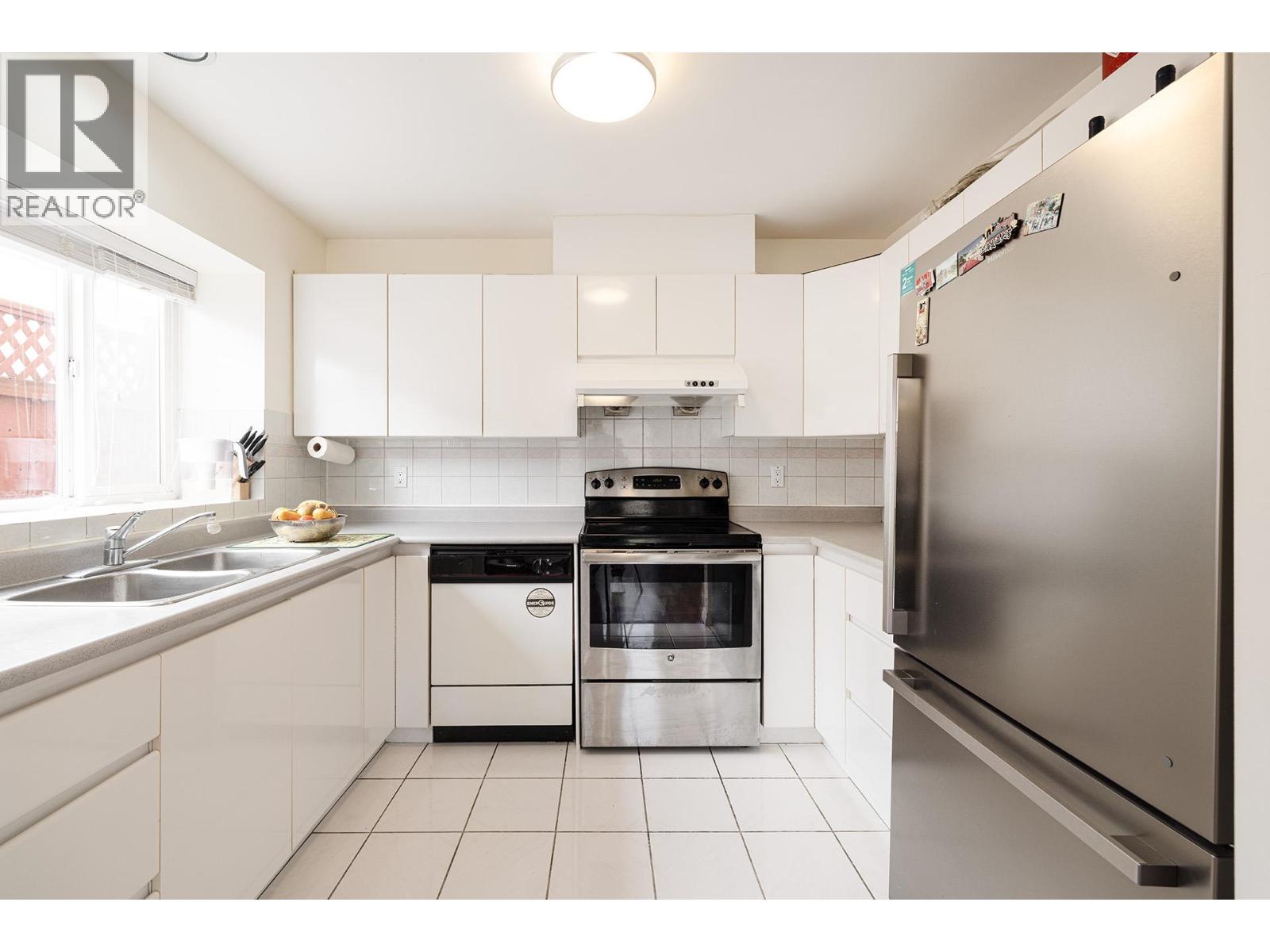 8573 Laurel St, Vancouver, BC V6P 2X6