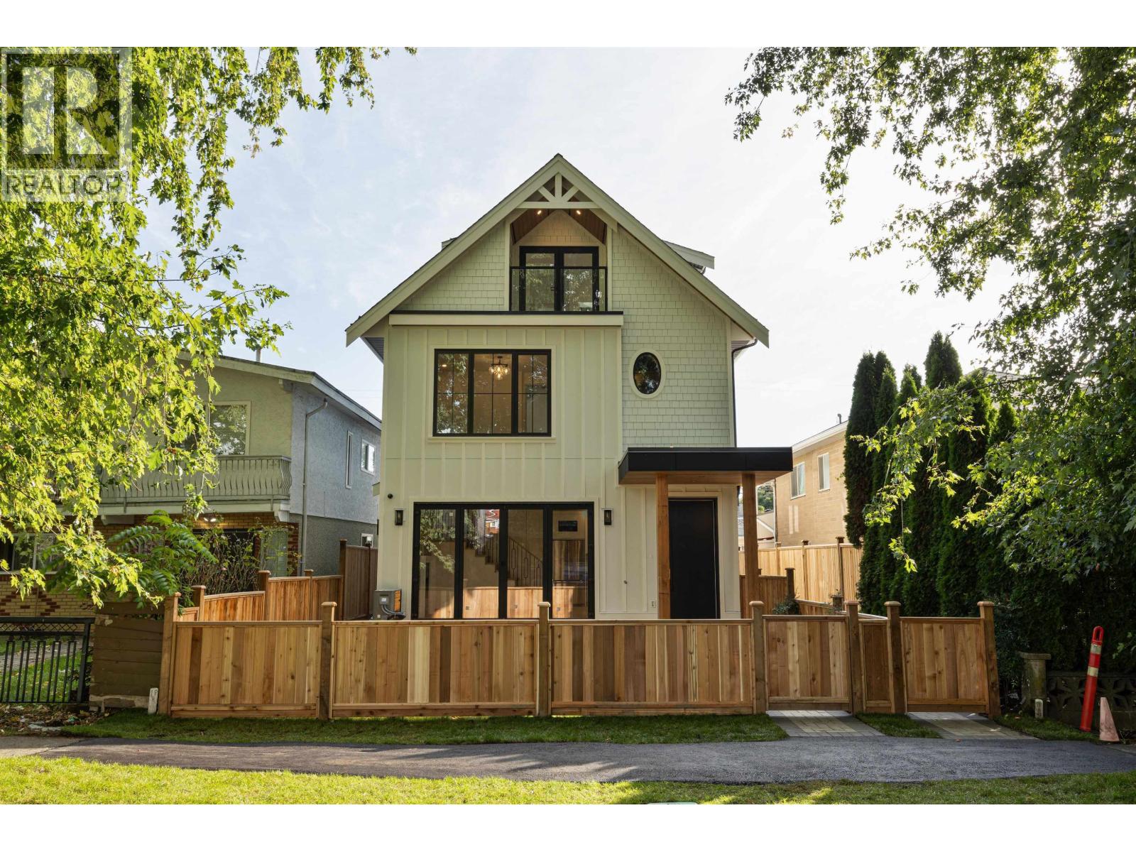 848 E 38 Ave, Vancouver, BC V5W 1J3