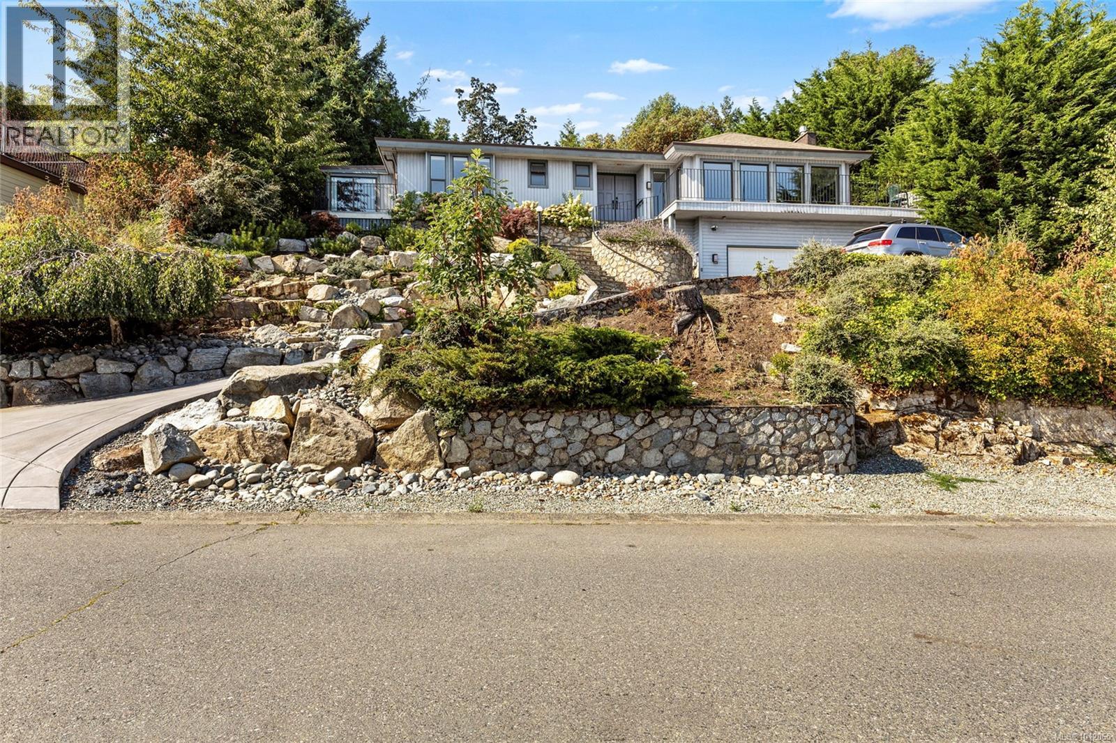 8870 Forest Park Dr, North Saanich, BC V8L 4E9