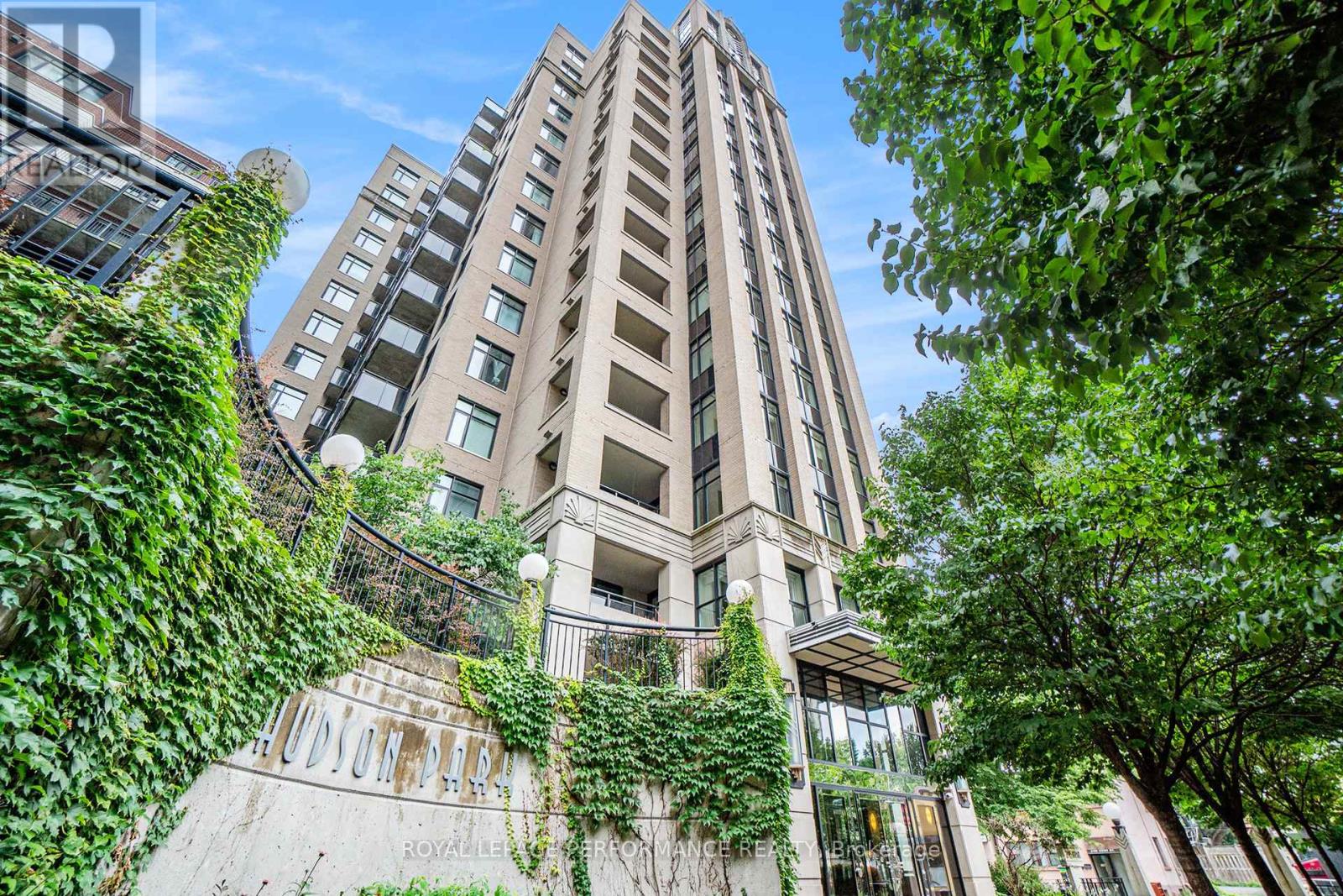 703 245 Kent St, Ottawa, ON K2P 0A5