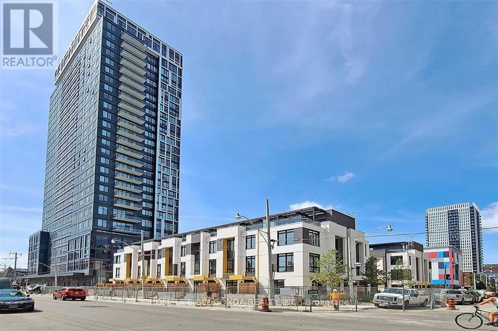 100 River St, Toronto, ON M5A 3P3
