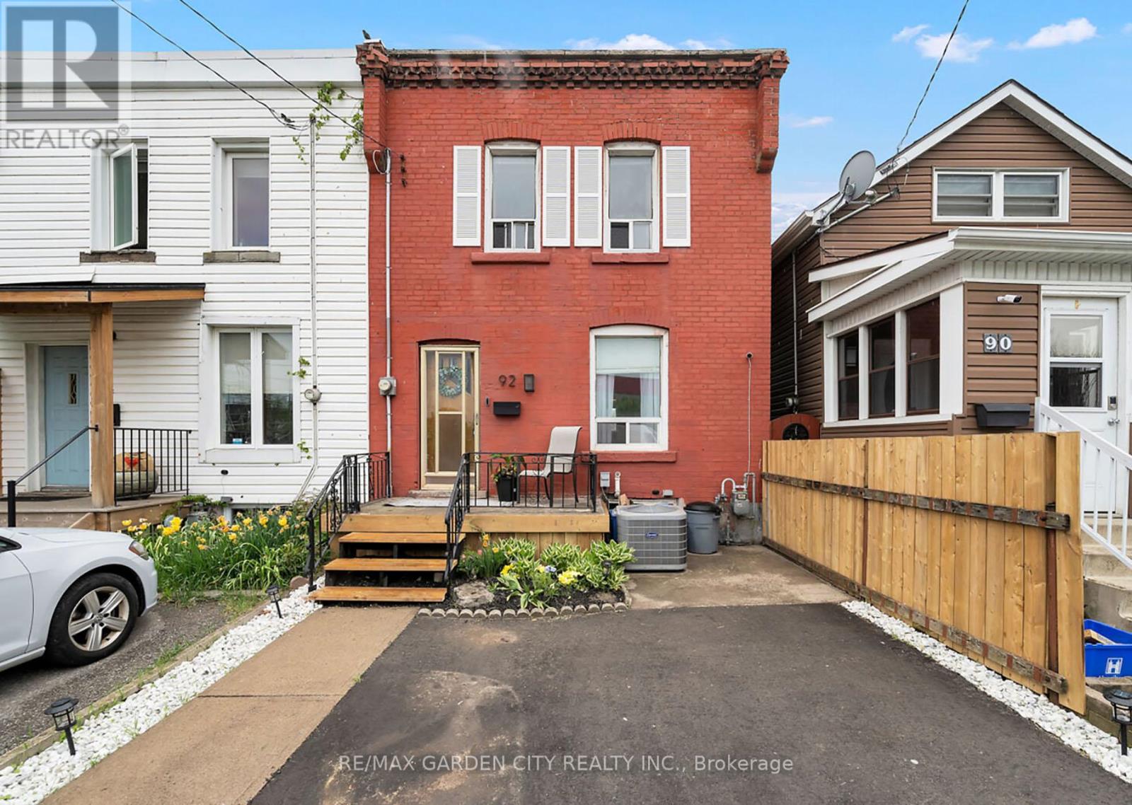 92 Glendale Ave N, Hamilton, ON L8L 7J7