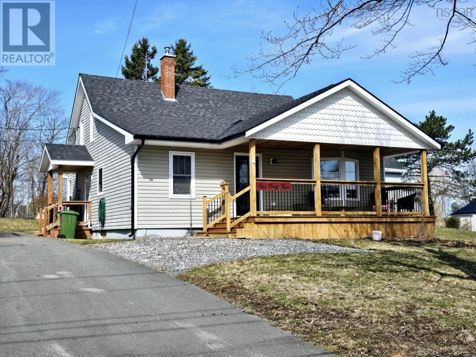 144 Pleasant St, Stellarton, NS B0K 1S0