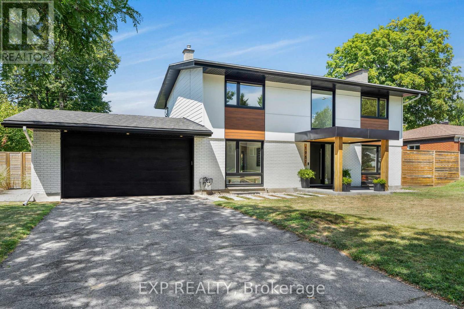 1987 Belair Dr, Ottawa, ON K2C 0X1