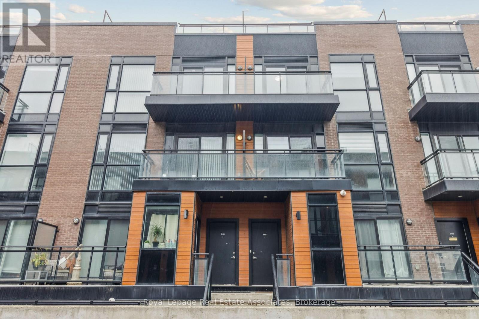 5289 Hwy 7 D203, Vaughan, ON L4L 0J1