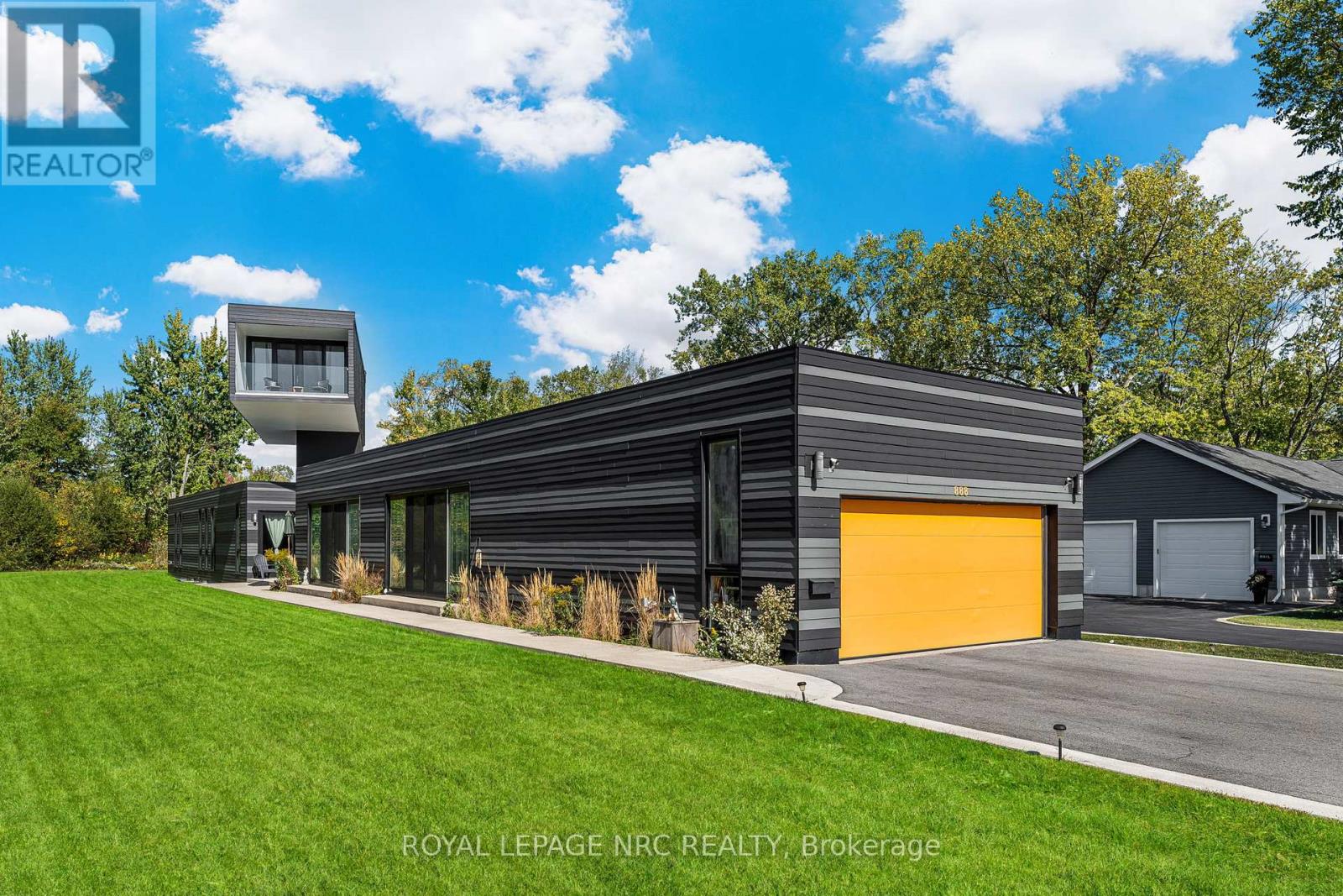 888 Edgemere Rd, Fort Erie, ON L2A 1A8