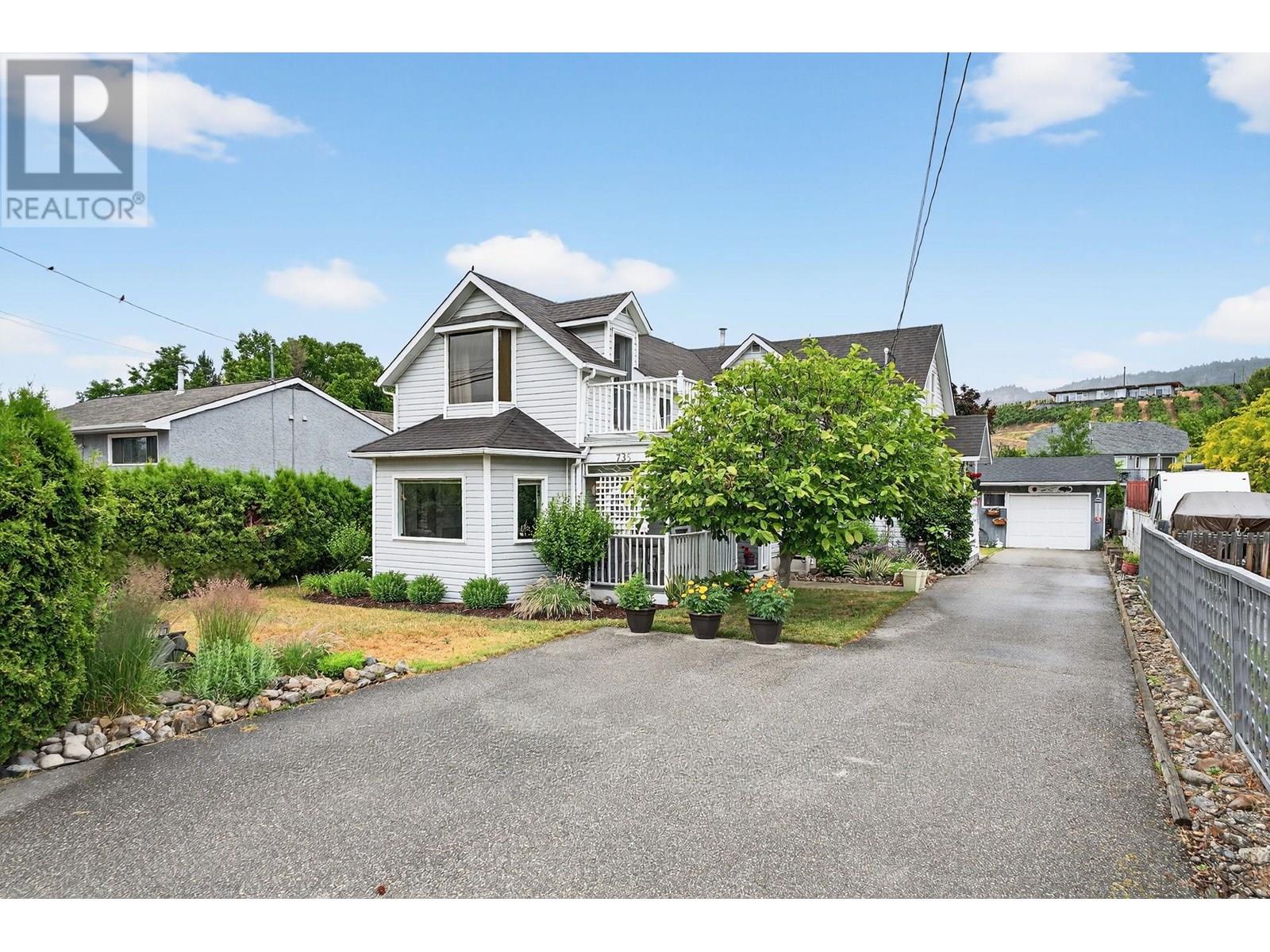 735 Robinson Ave, Naramata, BC V0H 1N0