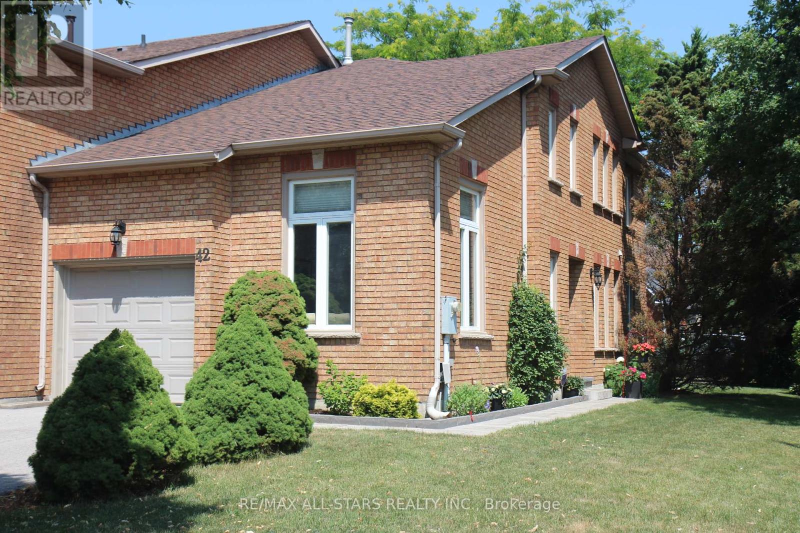 42 Oldhill St, Richmond Hill Devonsleigh, ON L4C 9T9