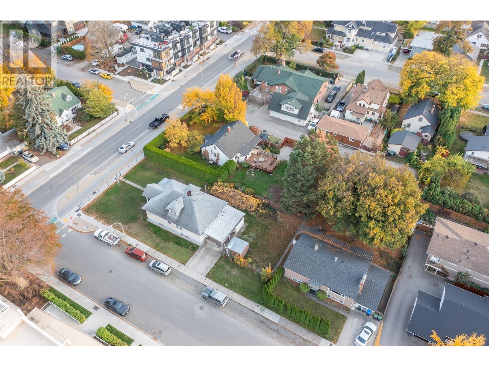 1754 Ethel St, Kelowna, BC V1Y 2Y9