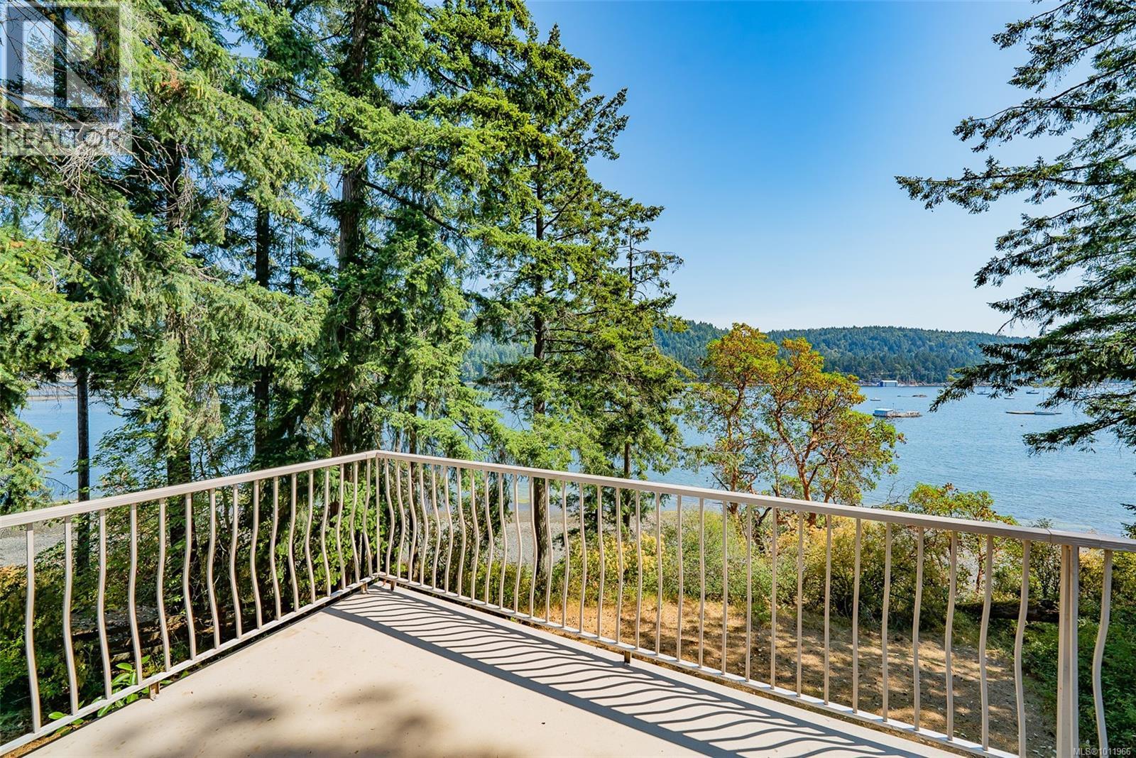 5030 Limberis Dr, Ladysmith, BC V9G 1M6