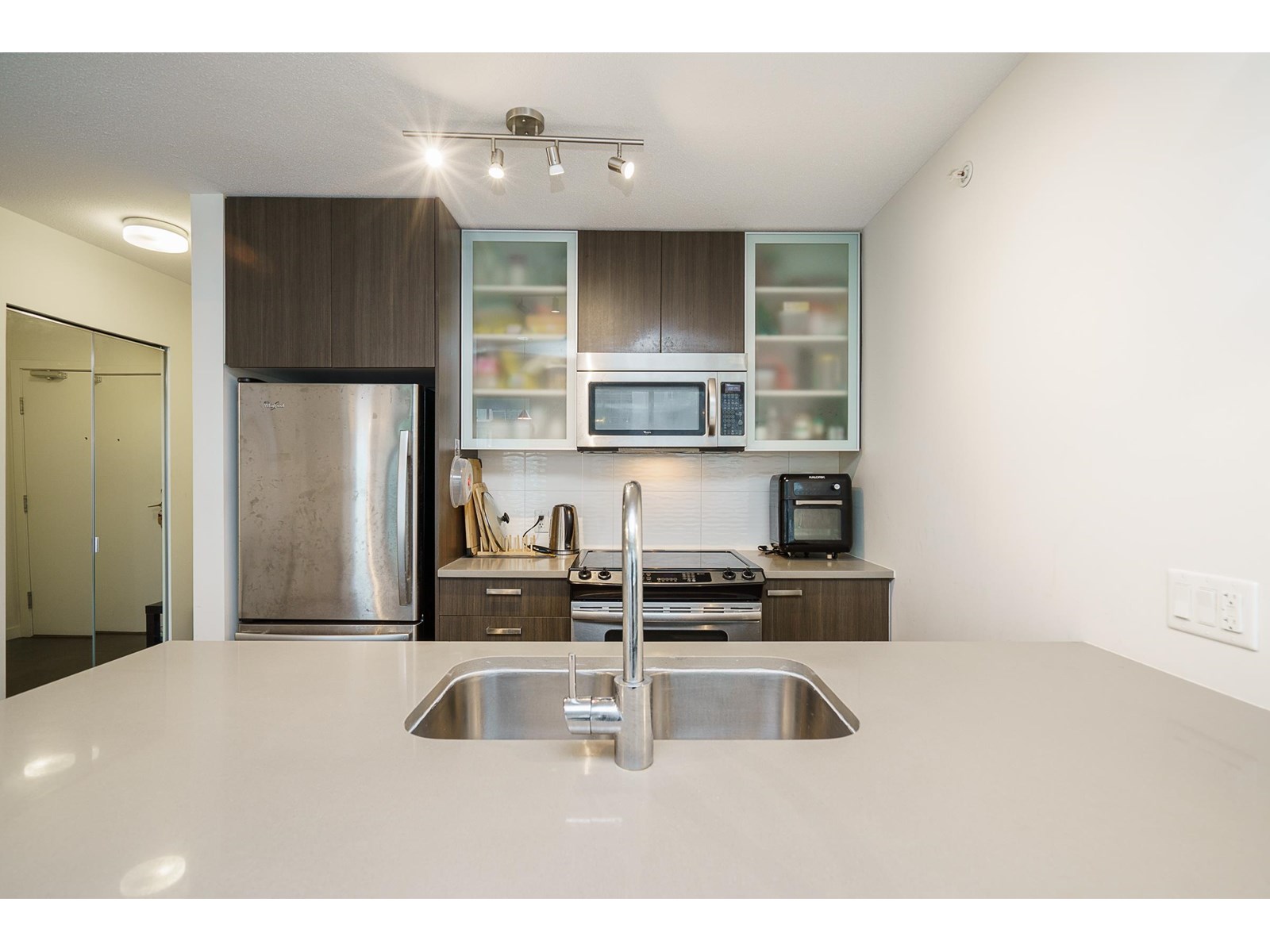 13325 102a Avenue Unit 607, Surrey, BC V3T 0J5