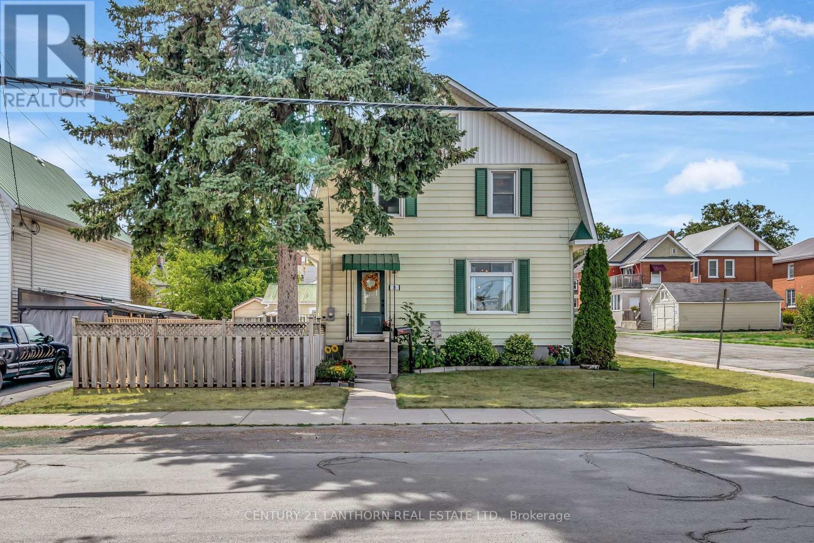 26 Everett St, Belleville, ON K8P 3J9