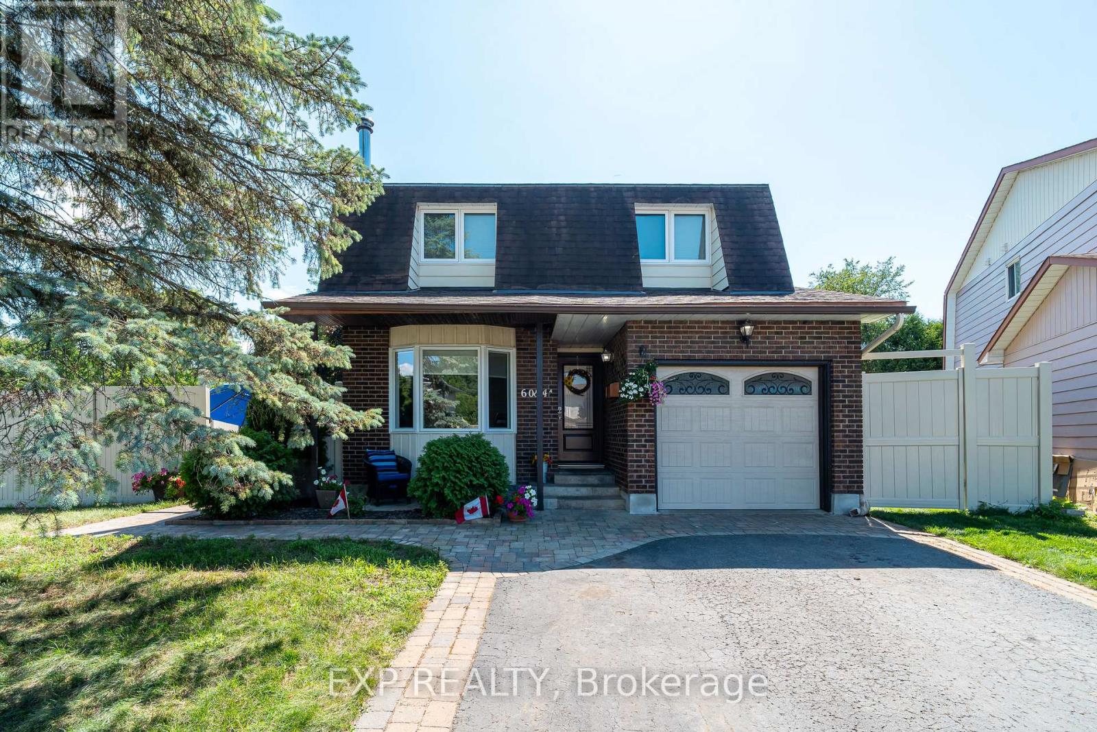 6084 Vineyard Dr #a, Ottawa, ON K1C 2M9