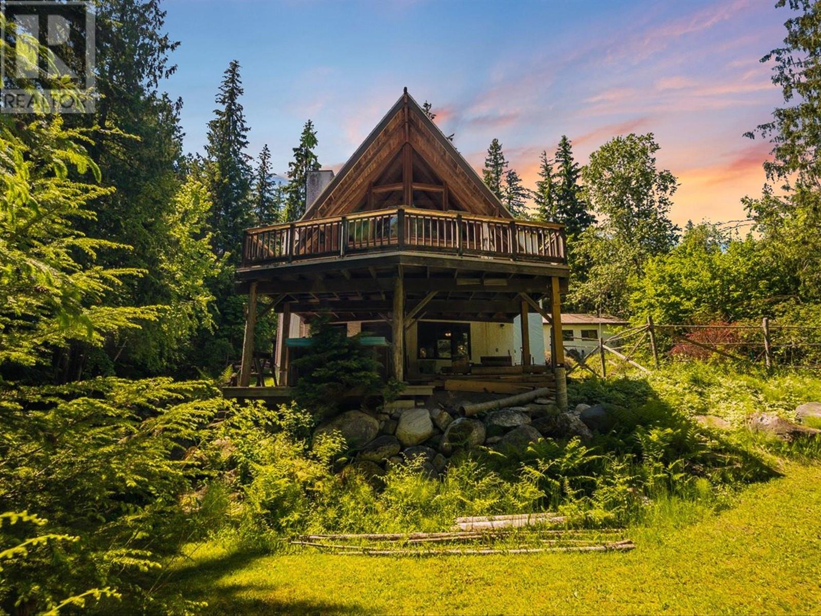 16246 Wadds Rd, Crawford Bay, BC V0B 1E0