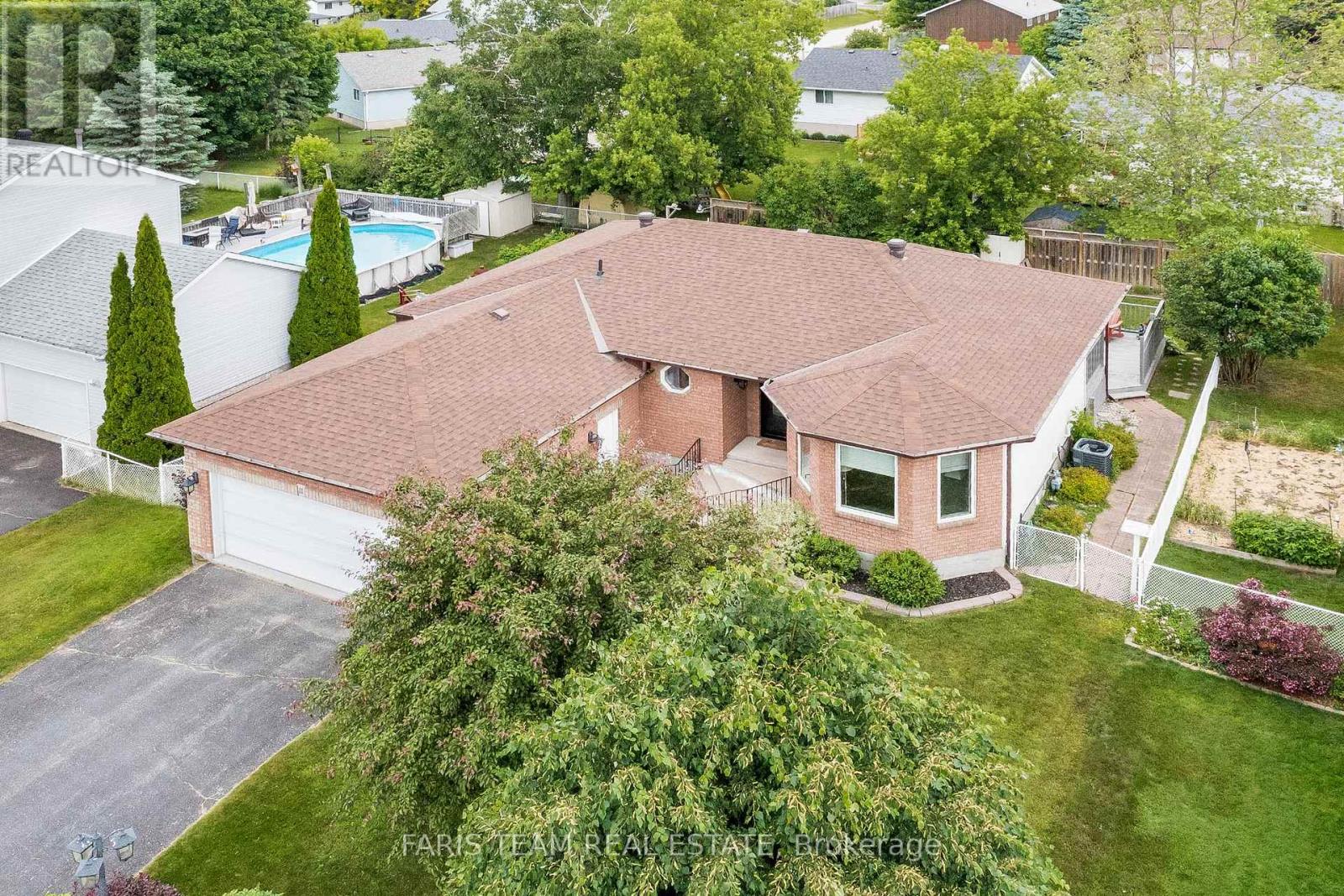 11 Copeland St, Penetanguishene, ON L9M 1K3