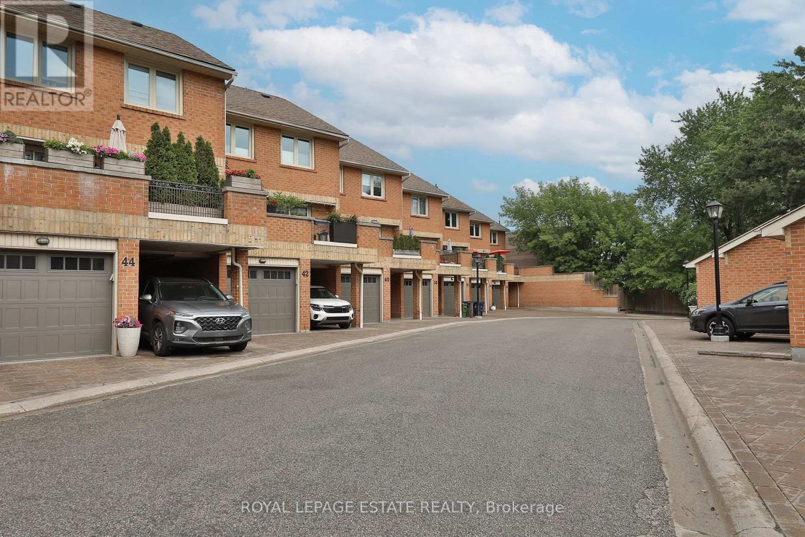 34 Rodeo Pathway, Toronto, ON M1N 4E1