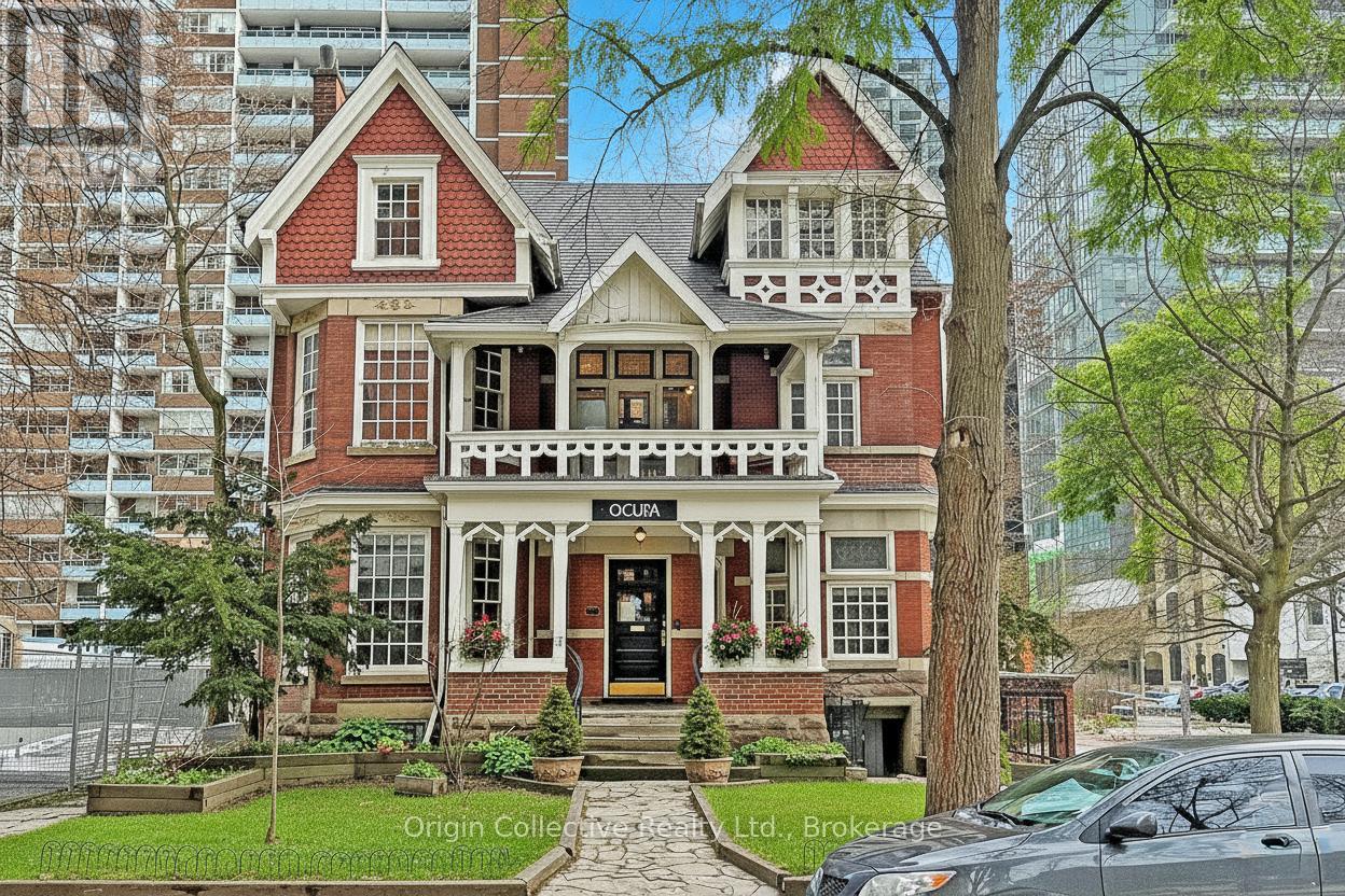 1 17 Isabella St, Toronto, ON M4Y 1N1