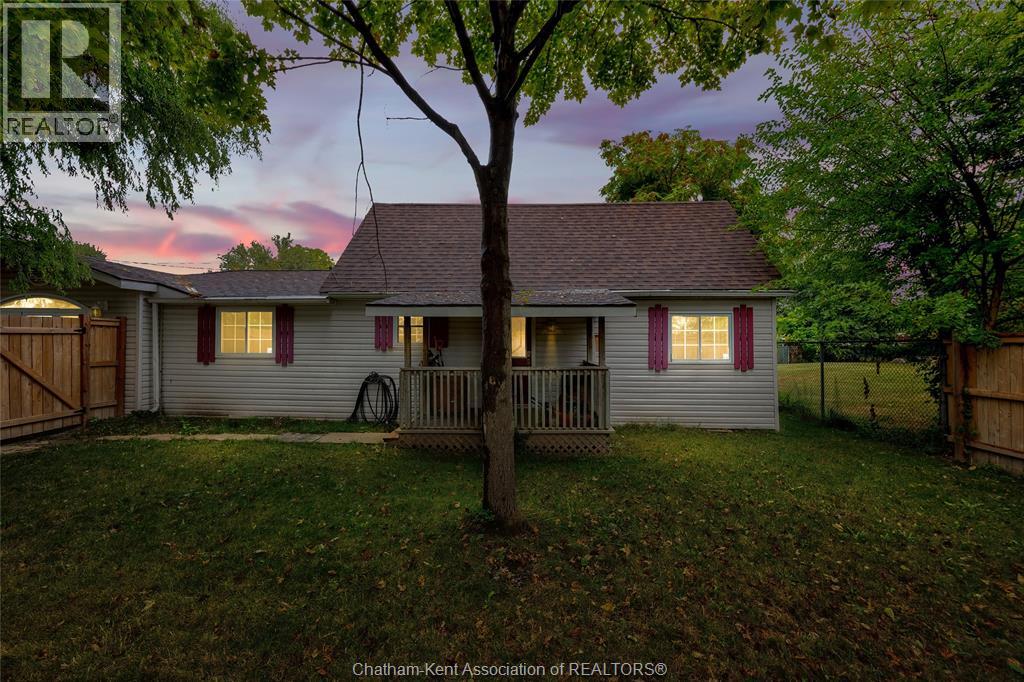 11 Forhan St, Wallaceburg, ON N8A 3S6