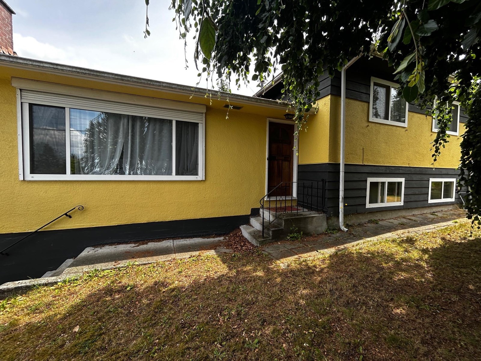 9678 Princess Dr, Surrey, BC V3V 2T4