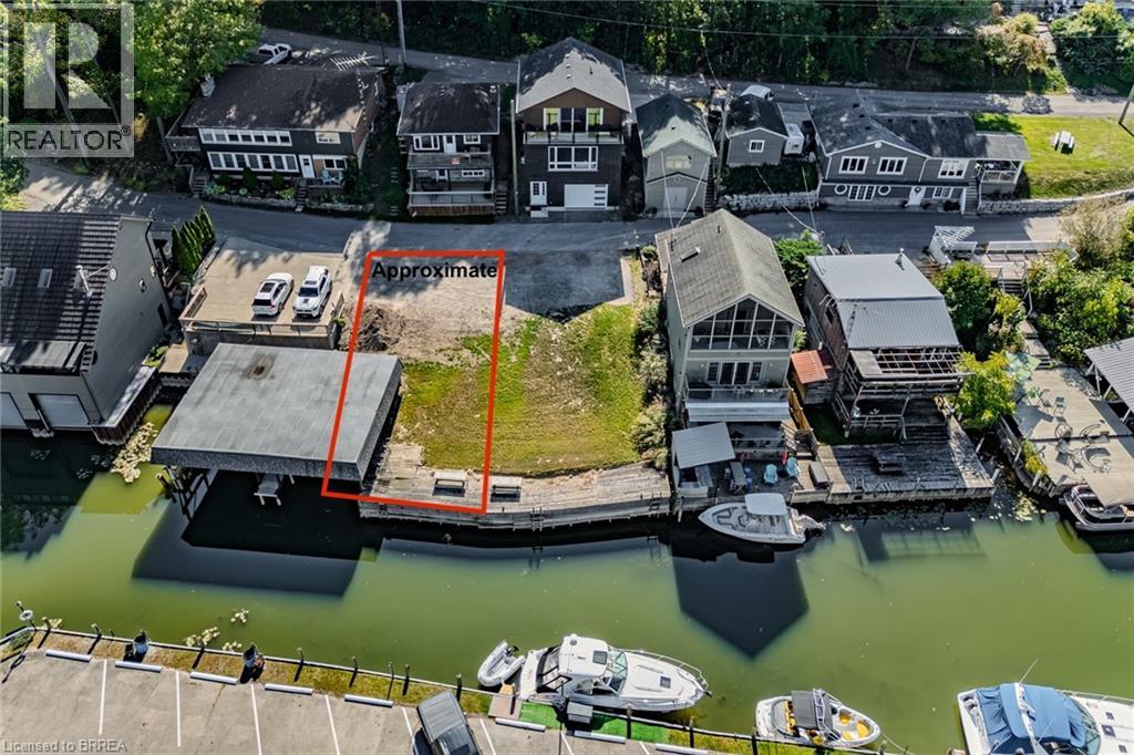 2 Douglas St, Port Dover, ON N0A 1N7