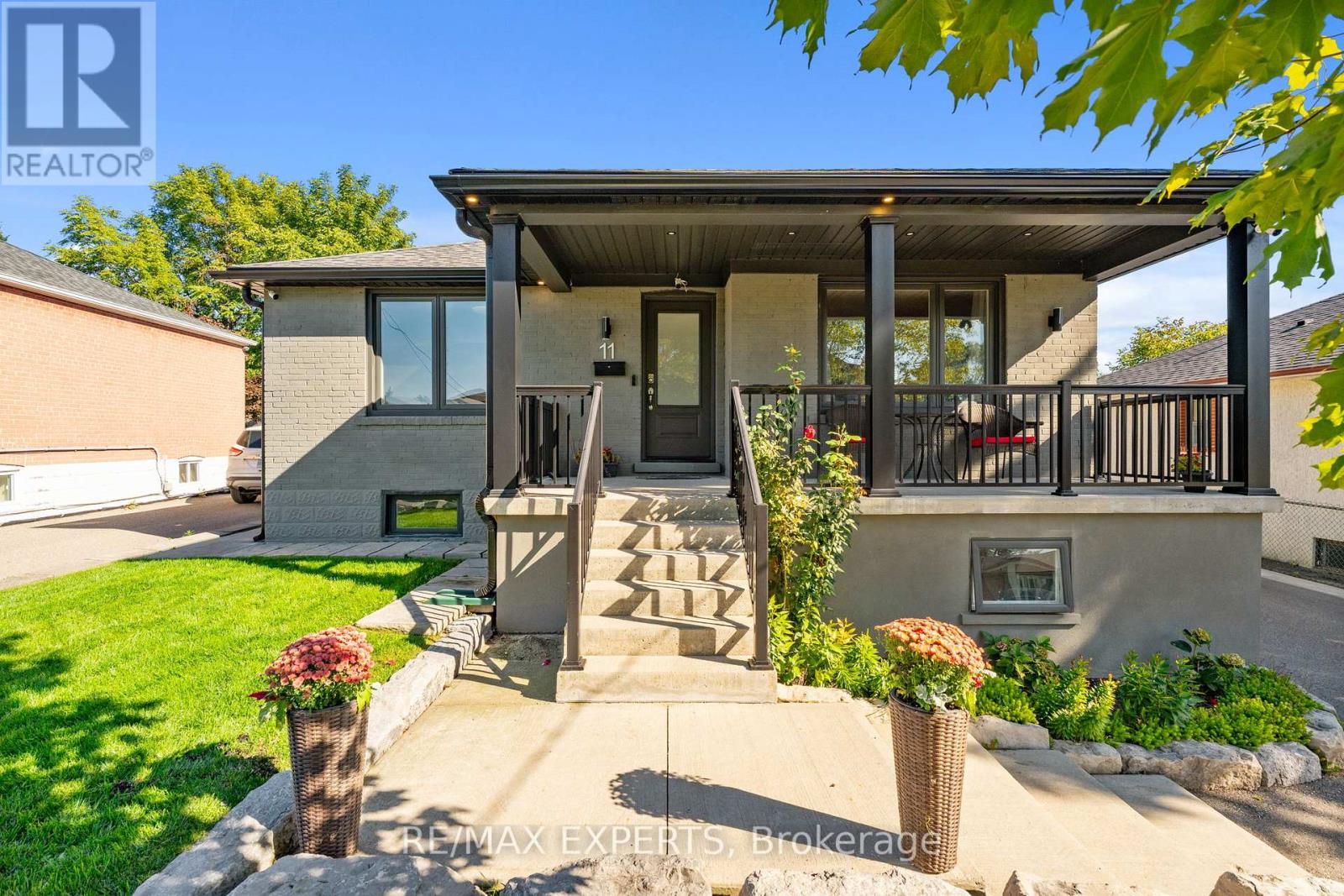 11 Smallwood Dr, Toronto Downsview-roding-cfb, ON M3M 1K9