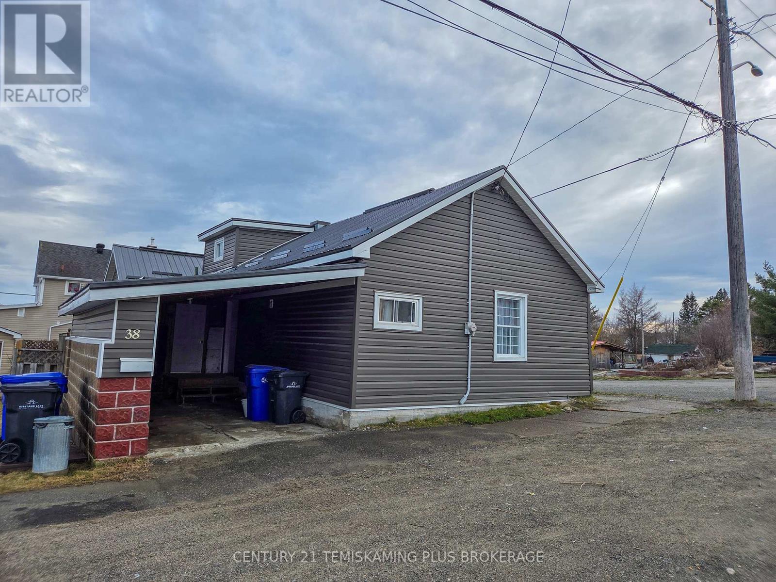 38 Mccamus Ave, Kirkland Lake, ON P2N 2J5