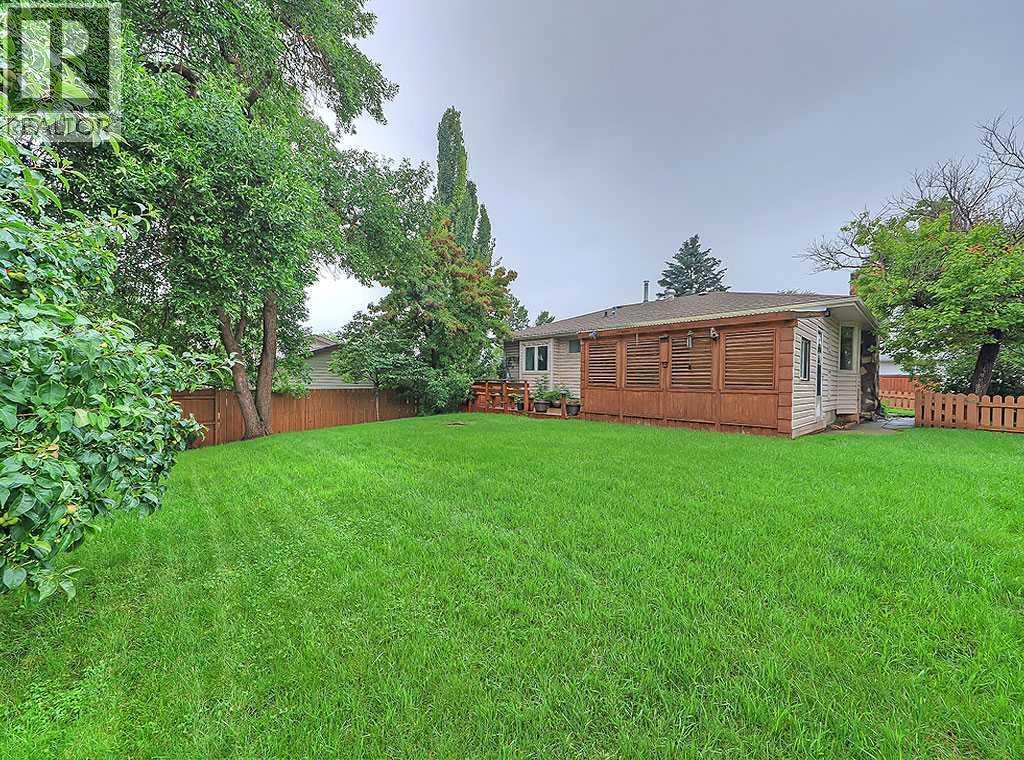 335 Lynnover Pl SE, Calgary, AB T2C 1L6