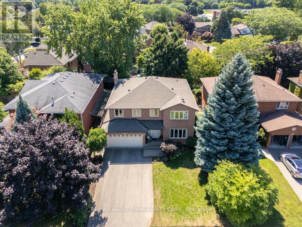 542 Hambling Ct, Burlington, ON L7N 3S4
