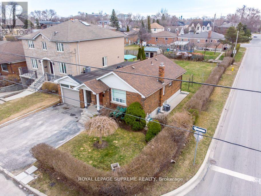 109 Regina Ave, Toronto Englemount-lawrence, ON M6A 1R5