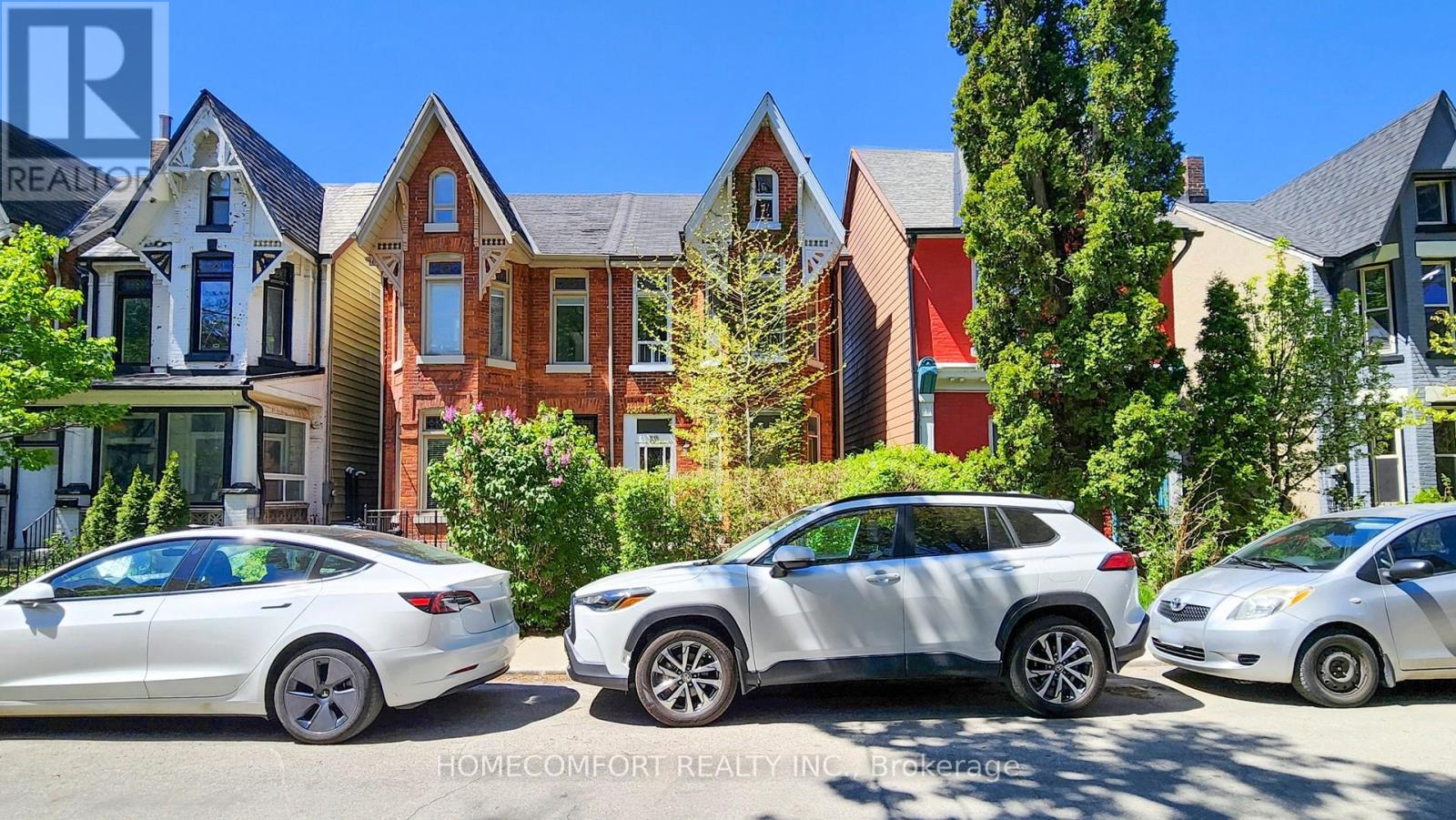 230 Robert St, Toronto, ON M5S 2K7