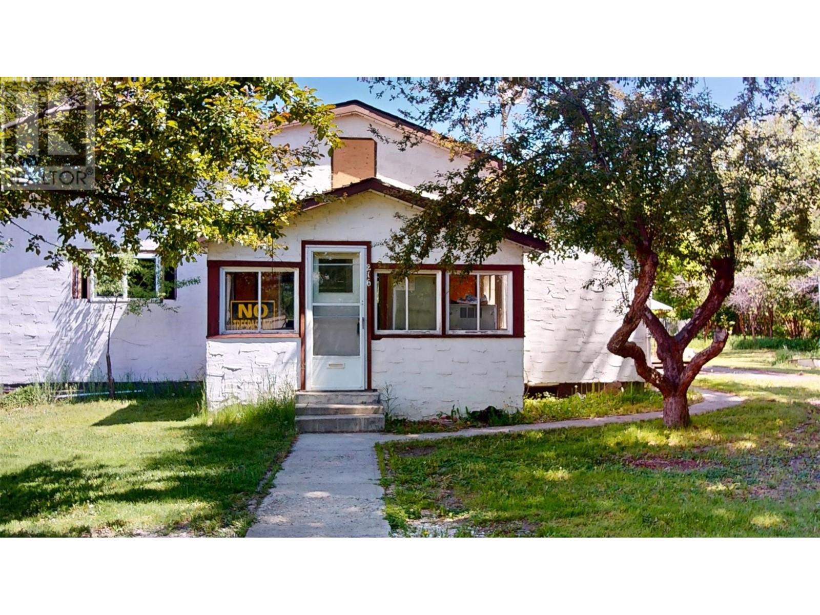 216 17 Avenue North, Cranbrook, BC V1C 3X1