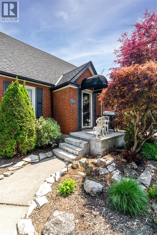 53 Phyllis Ave, Chatham, ON N7M 3C3