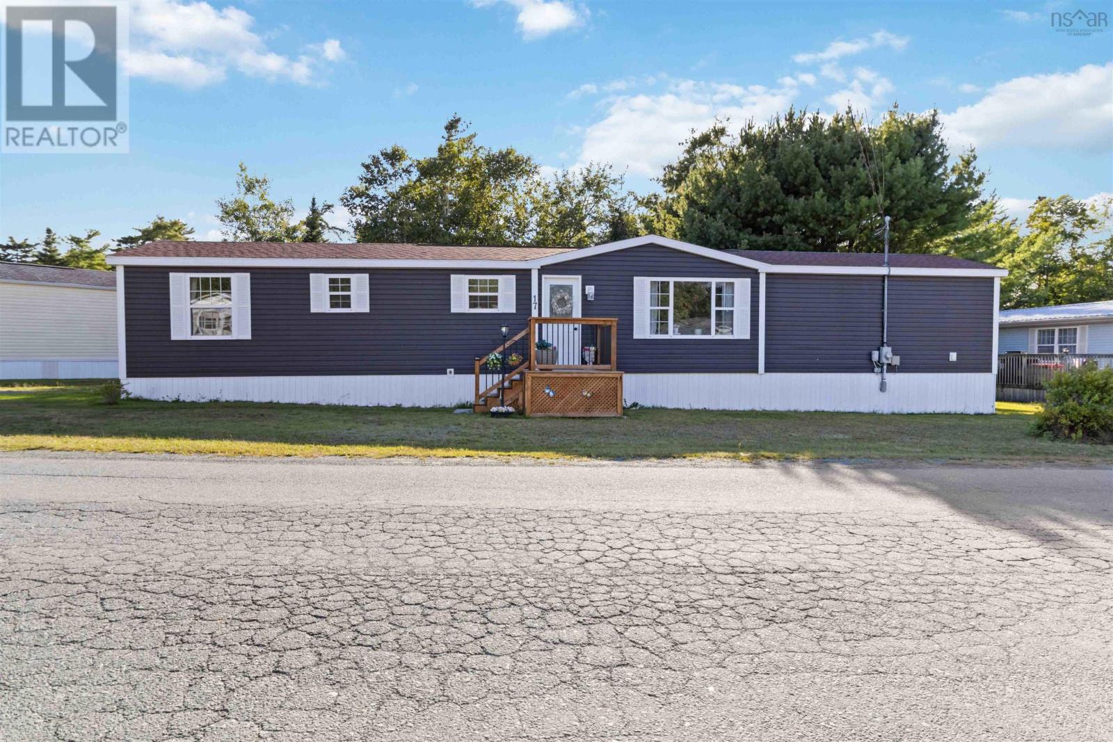 17 Bumpy Ln, Lake Echo, NS B3E 1B8