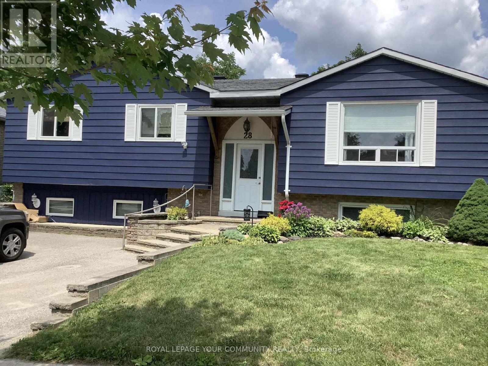 28 Indian Arrow Rd, Barrie, ON L4M 5H3