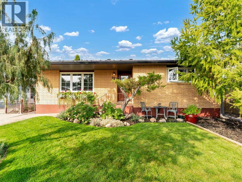 922 Bassett Cres NW, Medicine Hat, AB T1A 6Z4