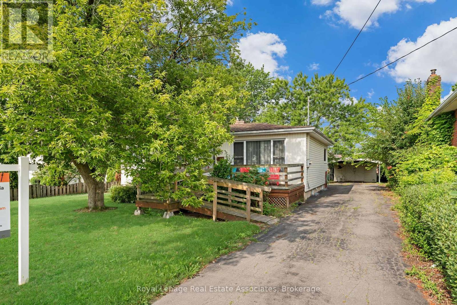 117 Louth St, St. Catharines, ON L2S 2T8