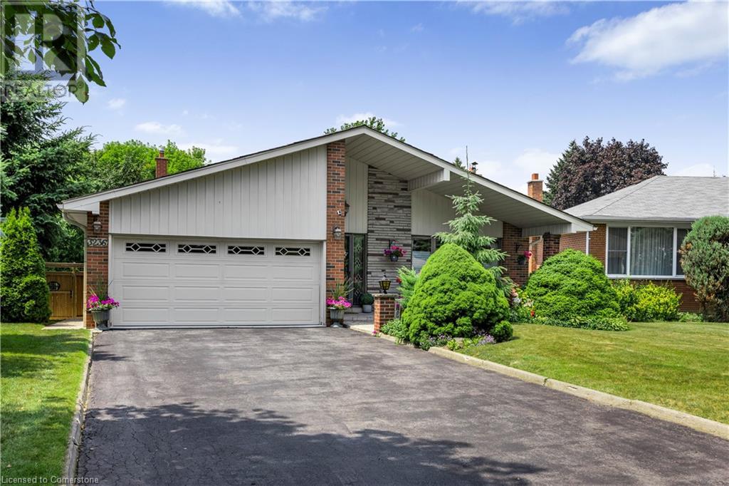 3236 Cedartree Cres, Mississauga, ON L4Y 3G4