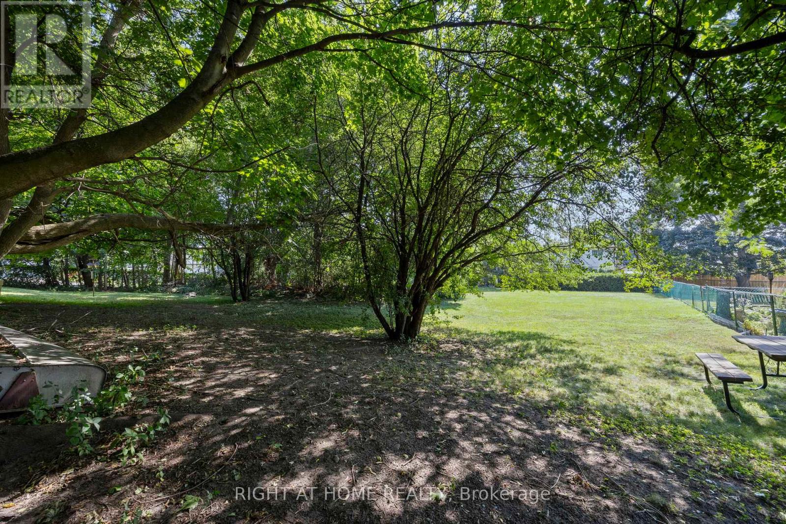 1091 Mohawk St, Oshawa, ON L1G 4G8